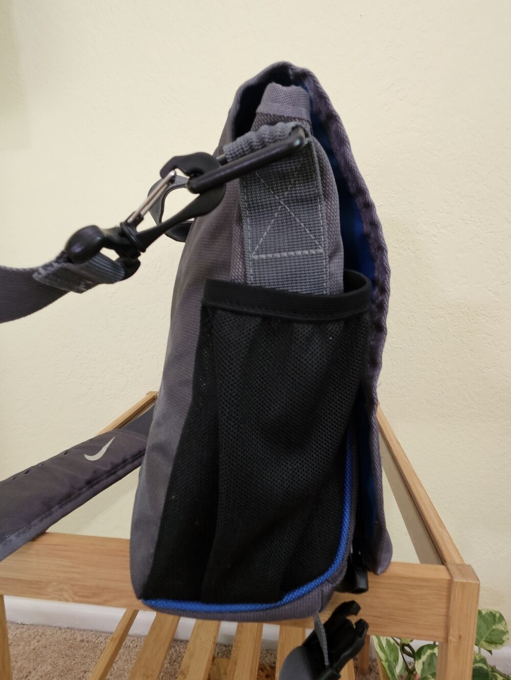 Nike Messenger laptop travel bag. - Picture 13 of 14